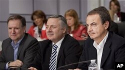 Spain's Prime Minister Jose Luis Rodriguez Zapatero, right, Vice-secretary of PSOE party Jose Blanco, center, and PSOE Organization Secretary Marcelino Iglesias, left, are seen before a meeting with party members in Madrid, April 2, 2011