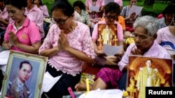 Well-wishers pray for Thailand's King Bhumibol Adulyadej at the Siriraj hospital in Bangkok, where he is hospitalized, Oct. 12, 2016.