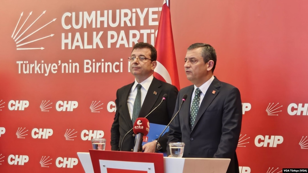 İstanbul Büyükşehir Belediye Başkanı Ekrem İmamoğlu ve CHP Genel Başkanı Özgür Özel.