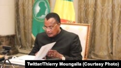 Président Denis Sassou N'Guesso na ndako ya mosala na ye na Brazzaville, 23 juillet 2020. (Twitter/Thierry Moungalla)