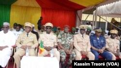 Loge officielle lors de la cérémonie au camp de BAFO, au Mali, le 8 septembre 2019. (VOA/Kassim Traoré)