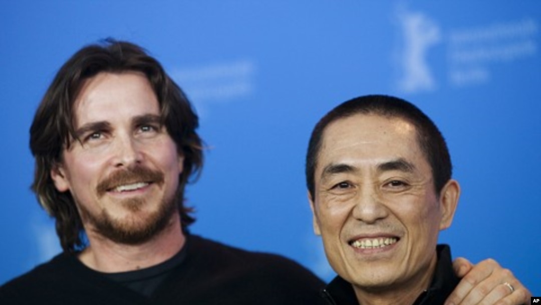 British actor Christian Bale (L) and Chinese director Zhang Yimou pose during a photocall to promote the film "The Flowers of War" February 13, 2012.