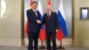 俄罗斯总统普京和中国国家主席习近平在哈萨克斯坦首都阿斯塔纳举行的上海合作组织(SCO)峰会期间会晤时握手。(2024年7月3日)