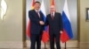 Presiden Rusia Vladimir Putin (kanan) dan Presiden China Xi Jinping bertemu di Astana, Kazakhstan hari Rabu (3/7). 
