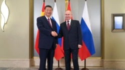 俄羅斯總統普京和中國國家主席習近平在哈薩克首都阿斯塔納舉行的上海合作組織(SCO)峰會期間會晤時握手。 (2024年7月3日)