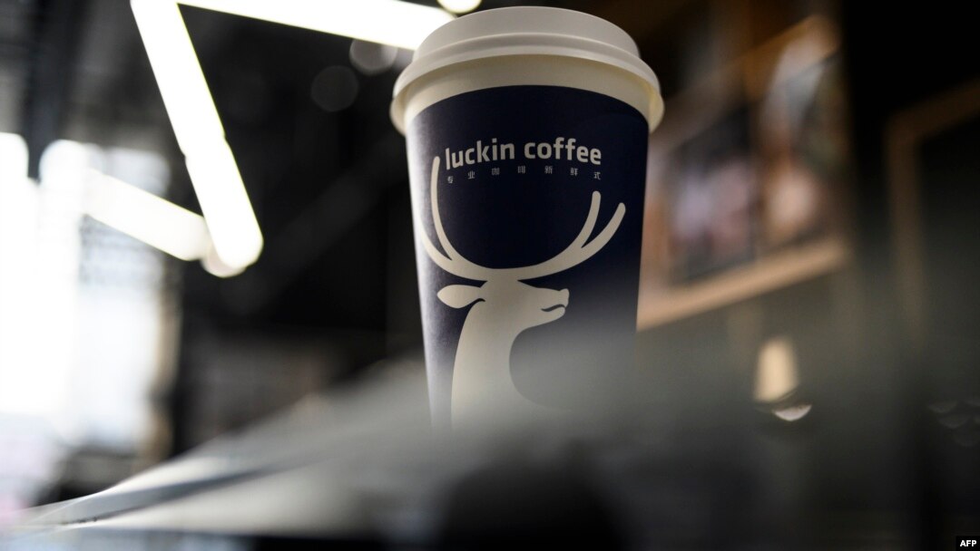 Segelas kopi di gerai Luckin Coffee, 14 Januari 2019. 