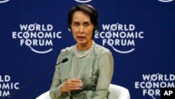 Myanmar State Counsellor Aung San Suu Kyi gestures as she talks about her vision in the World Economic Forum on ASEAN at the National Convention Center, Sept. 12, 2018 in Hanoi, Vietnam. 