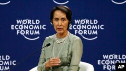 Pemimpin de facto sekaligus Penasihat Negara Myanmar, Aung San Suu Kyi, di Forum Ekonomi Dunia ASEAN di National Convention Center, Hanoi, Vietnam, 12 September 2018. 