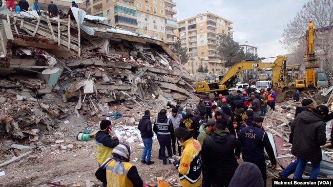 Depremden sonra açılan davalarda 12 sanığa "bilinçli taksirle birden fazla kişinin ölümü ve yaralanmasına neden olma" suçundan 13 yıl 4 aydan 17 yıl 6'şar aya kadar değişen sürelerde hapis cezası verildi.