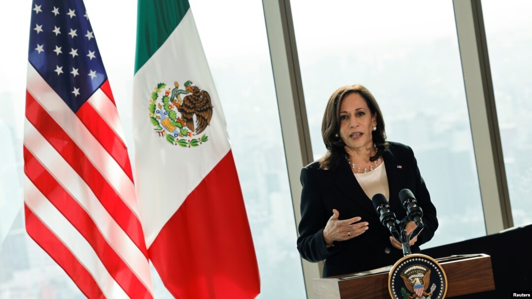 Visi perezida wa Reta zunze ubumwe za Amerika, Kamala Harris, mu kiganiro n'abamenyeshamakuru i Mexico City, muri Mexique, kw'itariki ya 8/06/2021