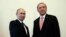 Turkiya rahbari Rajab Toyib Erdog'an (o'ngda) Rossiya Prezidenti Vladimir Putin bilan, Sankt-Peterburg, Rossiya, 9-avgust, 2016-yil.