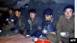 Một số người Bắc Triều Tiên biết cuộc sống của họ bây giờ lầm than hơn lúc trước, nhưng đa số không có một hình ảnh rõ rệt về thế giới bên ngoài