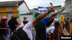 Demonstrators clash with riot police during a protest against Nicaragua's President Daniel Ortega's government in Masaya, Nicaragua, June 2, 2018. 