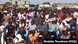 Les militants de l'opposition à Abidjan, le 17 mars 2018. (VOA/Ibrahim Tounkara)