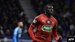  M'Baye Niang célèbre son but contre L'Olympique de Lyon, France, le 2 avril 2019