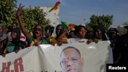 FILE —Supporters of Senegal's president Macky Sall march in support of him after the postponement of the February 25 presidential election and ahead of a national dialogue proposed by Sall, in Dakar, Senegal February 24, 2024.