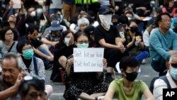 Manifestantes barricados numa universidade Hong Kong. 15 Novembro 2019