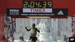 Emmanuel Mutai of Kenya crosses the finish line to win the men's London marathon, April 17, 2011