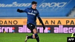 Matteo Pessina de l'Atalanta Bergame tente une frappe lors du match contre le Napoli, Italie, le 10 février 2021.