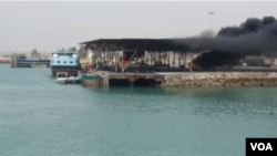 تصویری از به آتش کشیده شدن قایق‌های گشتی توسط مردم معترض