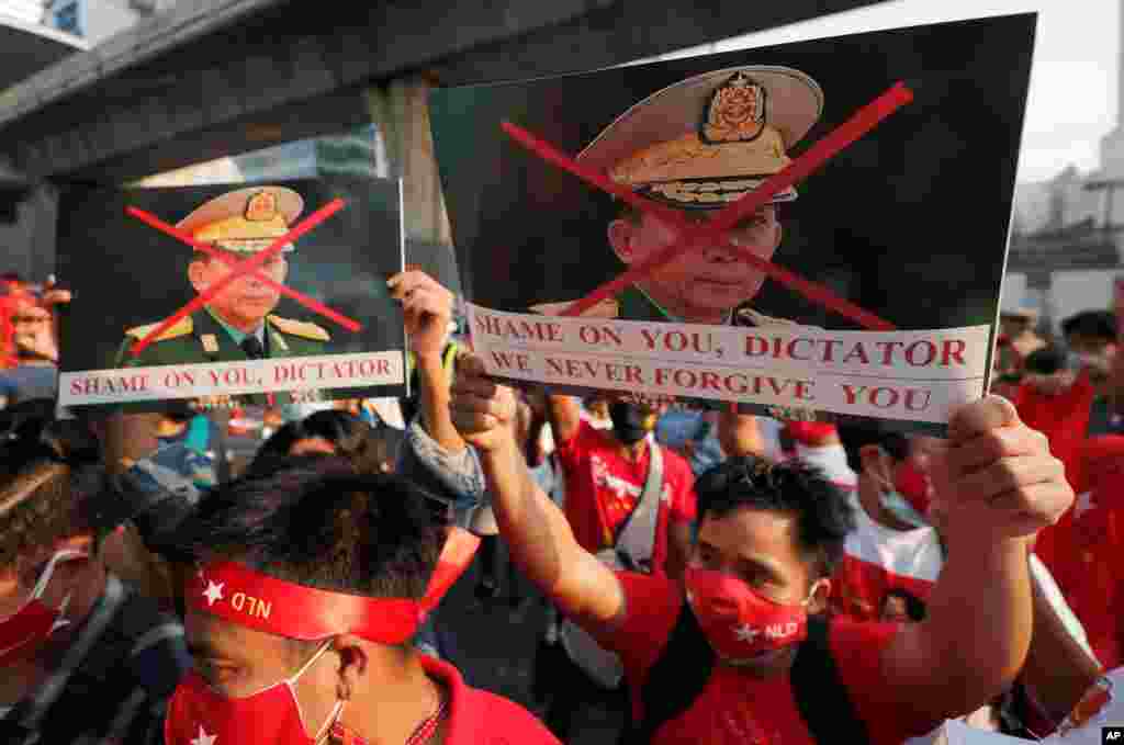 معترضان به کودتای نظامیان در میانمار (برمه) در شهر بانکوک پایتخت تایلند تجمع کردند. تایلند همسایه شرقی میانمار است و هزاران شهروند این کشور در آن زندگی می‌کنند. 