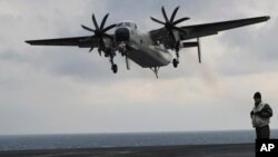 Un avión C-2 Greyhound de la Armada de EE.UU., similar al visto en esta foto de archivo del 14 de marzo de 2017, se estrelló el 22 de noviembre de 2017 en el Pacífico occidental causando la desaparición de tres marineros.