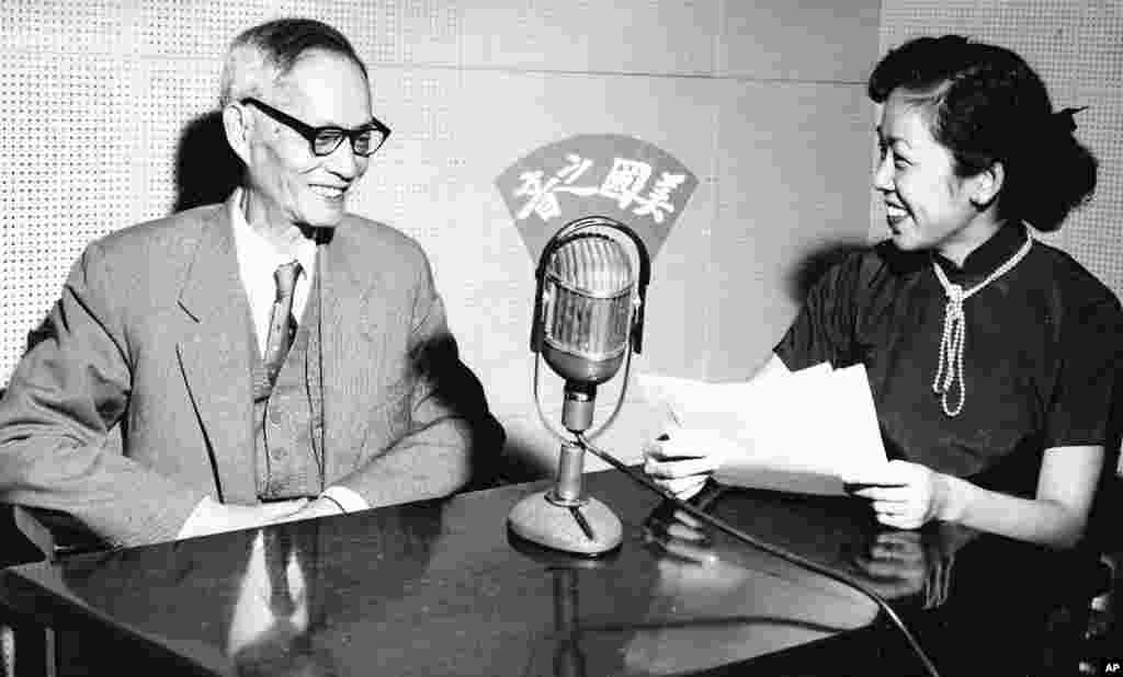 老照片回顾：美国之音中文广播70年