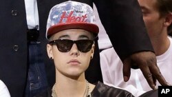 Su gira incluiría República Dominicana, México, Colombia, Panamá, Guatemala, Ecuador y Ciudad de México.