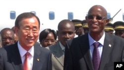 UN chief Ban Ki-moon arrives in Bujumbura and is welcomed by first vice president Yves Sahinguvu, 09 Jun 2010