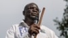 L'opposant congolais Guy-Brice Parfait Kolelas s'adresse à une foule de ses partisans à Brazzaville, le 17 mars 2016.