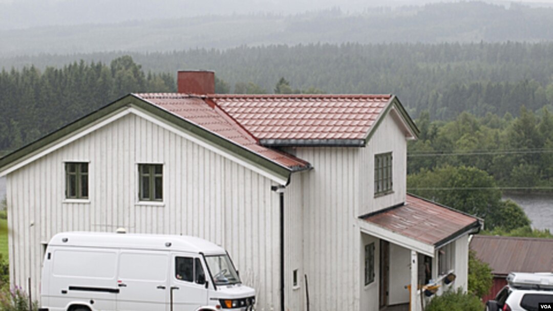 Tempat tinggal dan tanah pertanian milik tersangka Anders Behring Breivik di kota kecil Asta, Norwegia (23/7).