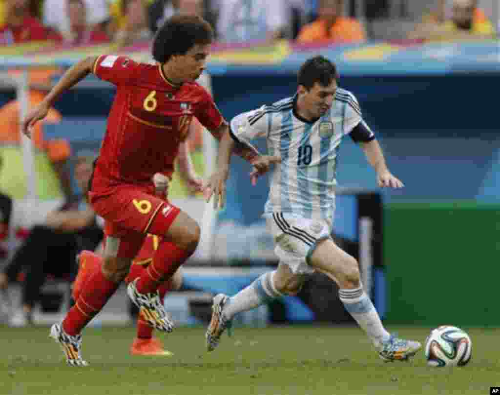 Argentina's Lionel Messi controls the ball past Belgium's Axel Witsel during the World Cup quarterfinal soccer match between Argentina and Belgium at the Estadio Nacional in Brasilia, Brazil, Saturday, July 5, 2014. (AP Photo/Eraldo Peres)