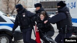 People gather to honour the memory of Alexei Navalny in Moscow