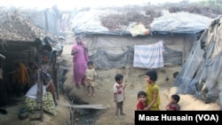 Pengungsi Rohingya yang meninggalkan Myanmar dalam beberapa dekade terakhir tinggal di daerah Kutupalong di Cox’s Bazar, Bangladesh. Bangladesh tidak lagi mencatat pengungsi Rohingya sejak tahun 1992, dan kini hampir 90% pengungsi Rohingya di Bangladesh ilegal.