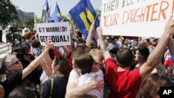 Pristalice homoseksualnih brakova ispred zgrade Vrhovnog suda u Vašingtonu, 26. jun 2013.