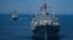 Arşiv foto - ABD donanmasına ait USS Mount Whitney savaş gemisi (önde), 2018 yılında ABD-Ukrayna ortaklığıyla düzenlenen çok uluslu deniz tatbikatı Deniz Meltemi sırasında Karadeniz'de ilerliyor. 