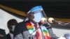 امرسون منانگاگوا، رئیس جمهور زیمبابوه، در حال ایراد سخنرانی یادبود یکی از وزیران آن کشور که در اثر کووید-۱۹ جان باخت. ۳۱ ژوئیه ۲۰۲۰