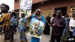 Manifestants catholiques dispersés par la police lors d'une marcahe anti-Kabila, à Kinshasa, le 31 décembre 2017.