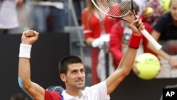 Novak Djokovic ingin menjadi petenis pertama sejak Rod Laver dari Australia yang merebut empat piala Grand Slam berturut-turut tahun 1969 (foto: Dok)..