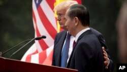 Tổng thống Trump và Chủ tịch Quang trong cuộc họp báo chung hôm 12/11.