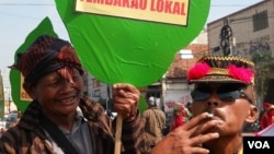 Aksi petani tembakau dalam Hari Anti-Tembakau Sedunia (31/5) di Yogyakarta. (VOA/Nurhadi Sucahyo)