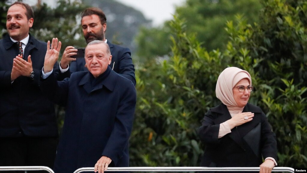 Erdogan shpall fitore në balotazhin presidencial në Turqi