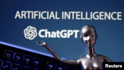 រូបឯកសារ៖ រូបភាព​មួយបង្ហាញ​ស្លាក​យីហោ​ ChatGPT និង​បញ្ញាសប្បនិម្មិត AI កាលពីថ្ងៃទី៤ ខែឧសភា ឆ្នាំ២០២៣។ 
