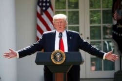 도널드 트럼프 미국 대통령이 2017년 6월 1일 백악관 로즈가든에서 미국의 파리기후변화협정 탈퇴를 발표하고 있다.