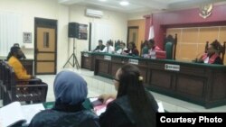 Sidang di PN Balikpapan menghadirkan terdakwa kasus makar Papua. (Foto: PAHAM Papua)