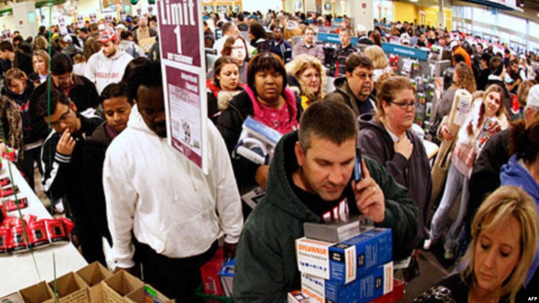 Người đi mua sắm ngày 'Black Friday'