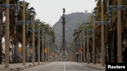 Las calles de las principales ciudades del mundo siguen desiertas debido a las medidas para frenar la expansión del coronavirus. En la foto, el Paseo de Colón en Barcelona.
