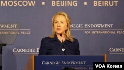 Menlu AS Hillary Clinton memberikan pidato pada peluncuran Laporan Tahunan Kebebasan Beragama di Washington DC (30/7). 