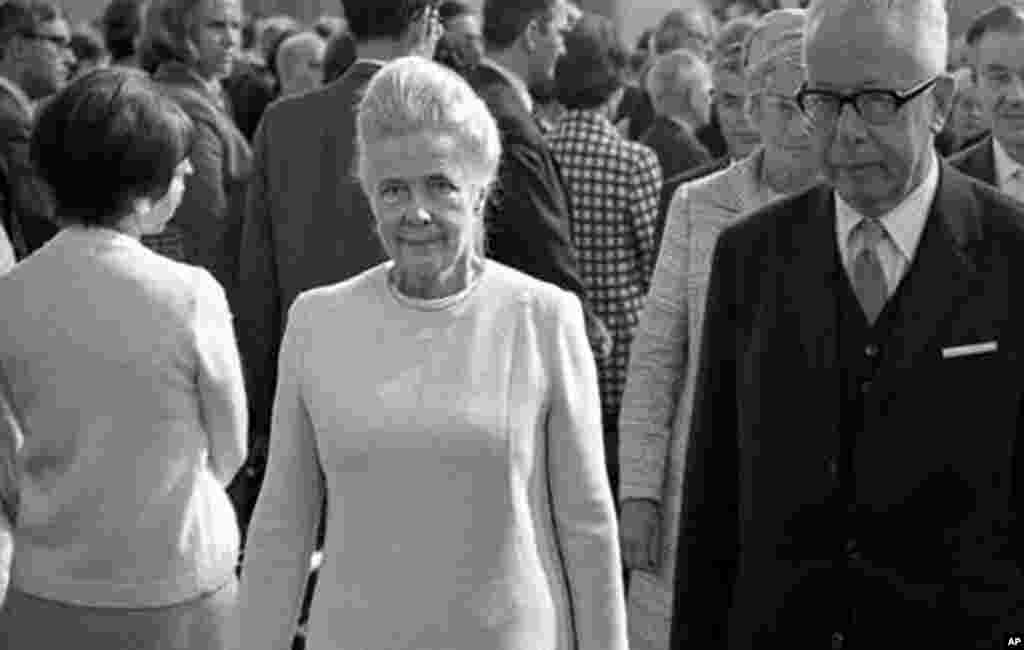 1982: Alva Myrdal, Sweden (with Alfonso Garcia Robles). She served as an ambassador, member of parliament and member of the cabinet. (AP)