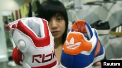 Pou Chen Corp, produsen sepatu ternama seperti Reebok dan Adidas diperintahkan menghentikan unit operasinya di Vietnam untuk sementara waktu karena wabah corono. (Foto: dok).